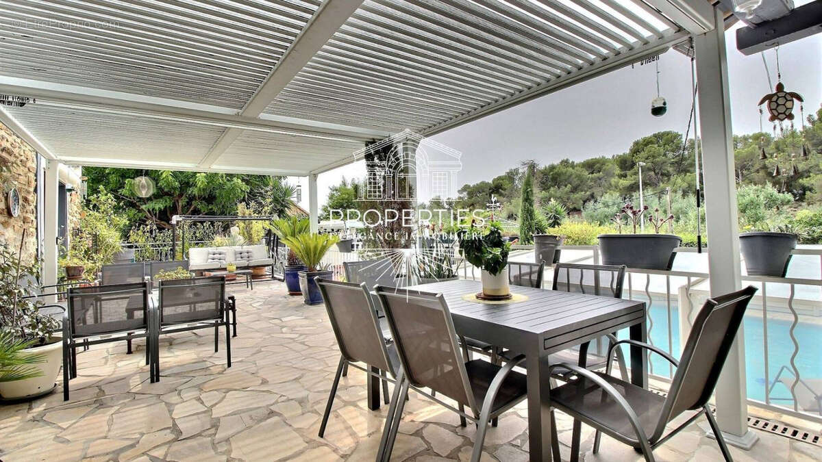 Maison à BORMES-LES-MIMOSAS