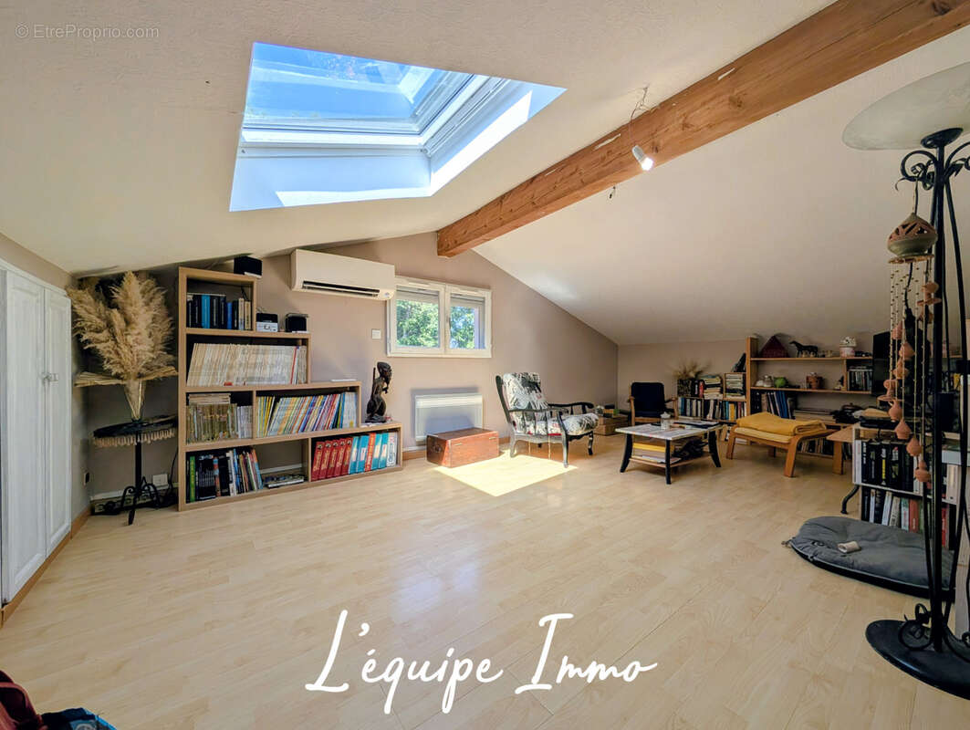 Grande Maison familiale avec piscine et garages sur 4300 m2 de terrain - photo 12