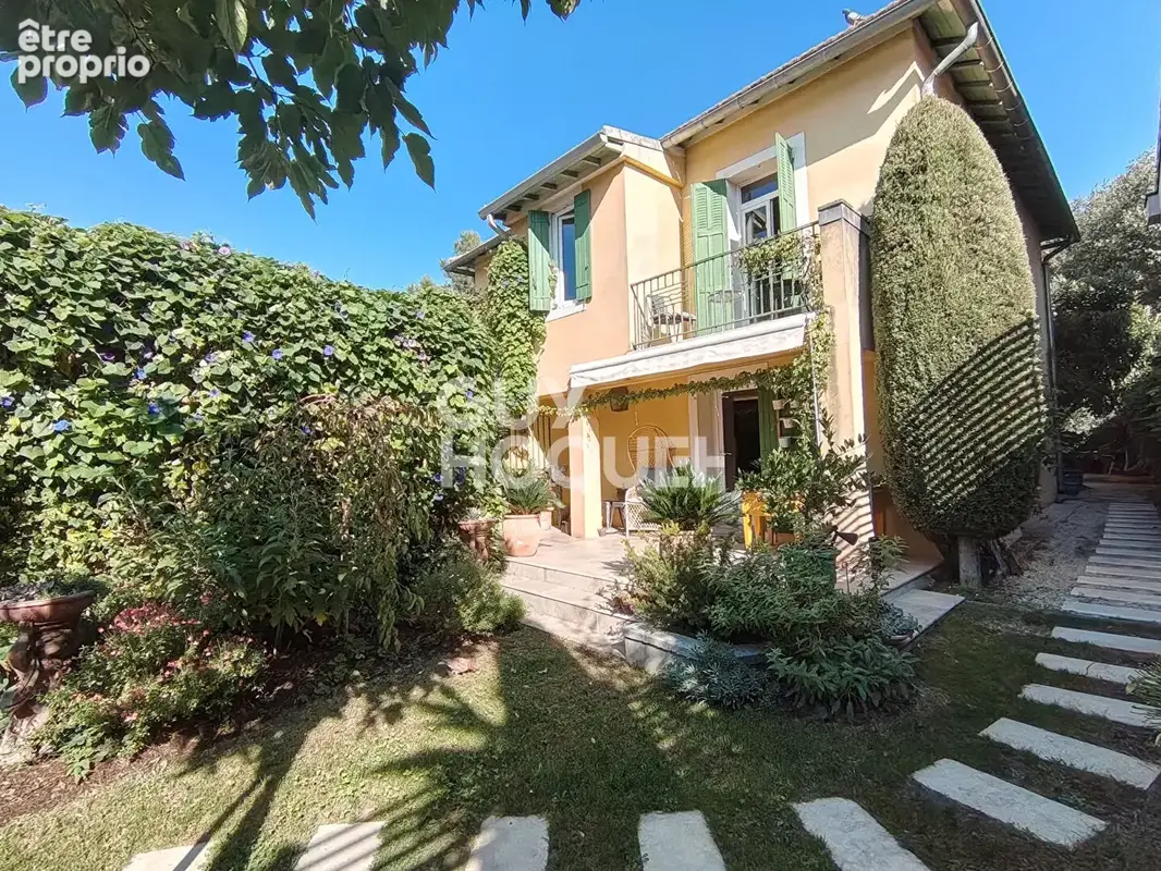 Carpentras - Maison 1920 - 6 pièces - 143 m² - Jardin et Piscine - Stationnement - photo 3