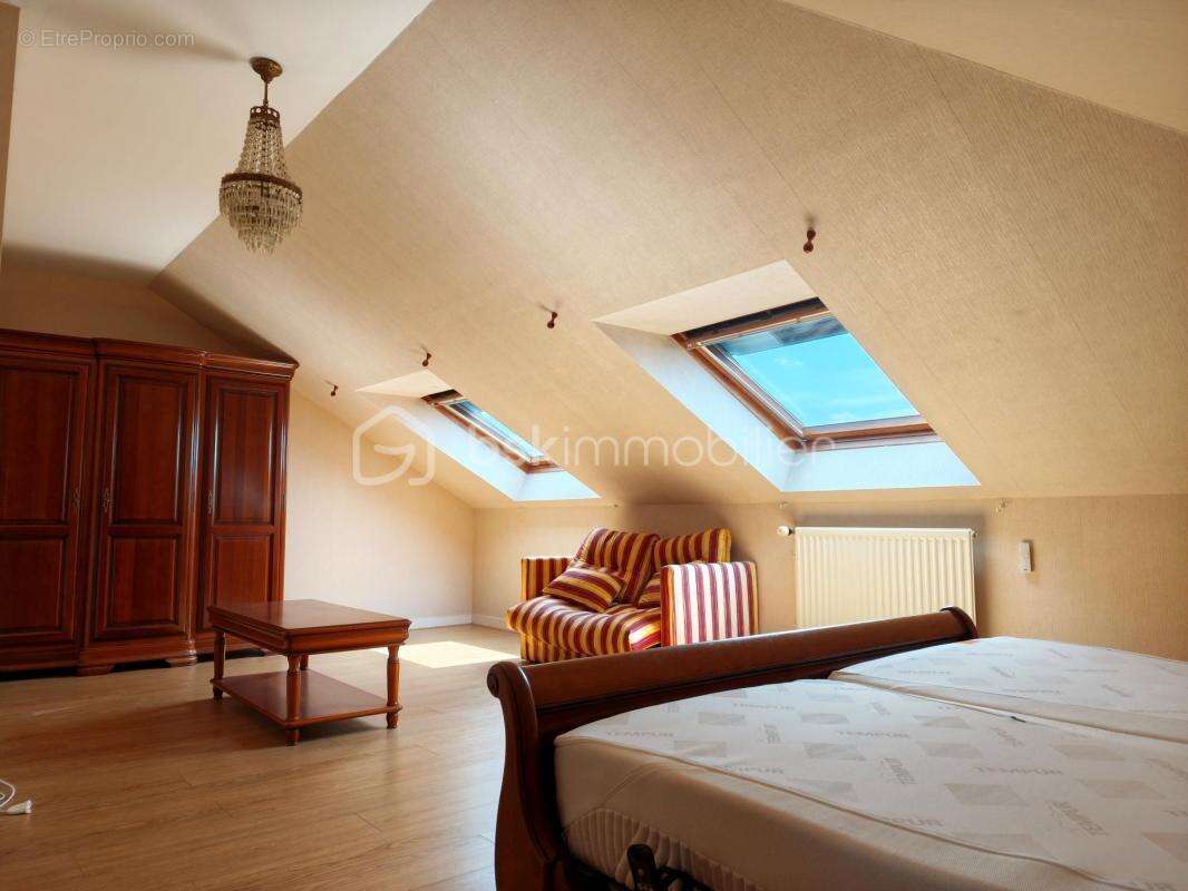 Duplex 75 m² – Garage, cave, ascenseur et chambre vue sur rade - photo 11