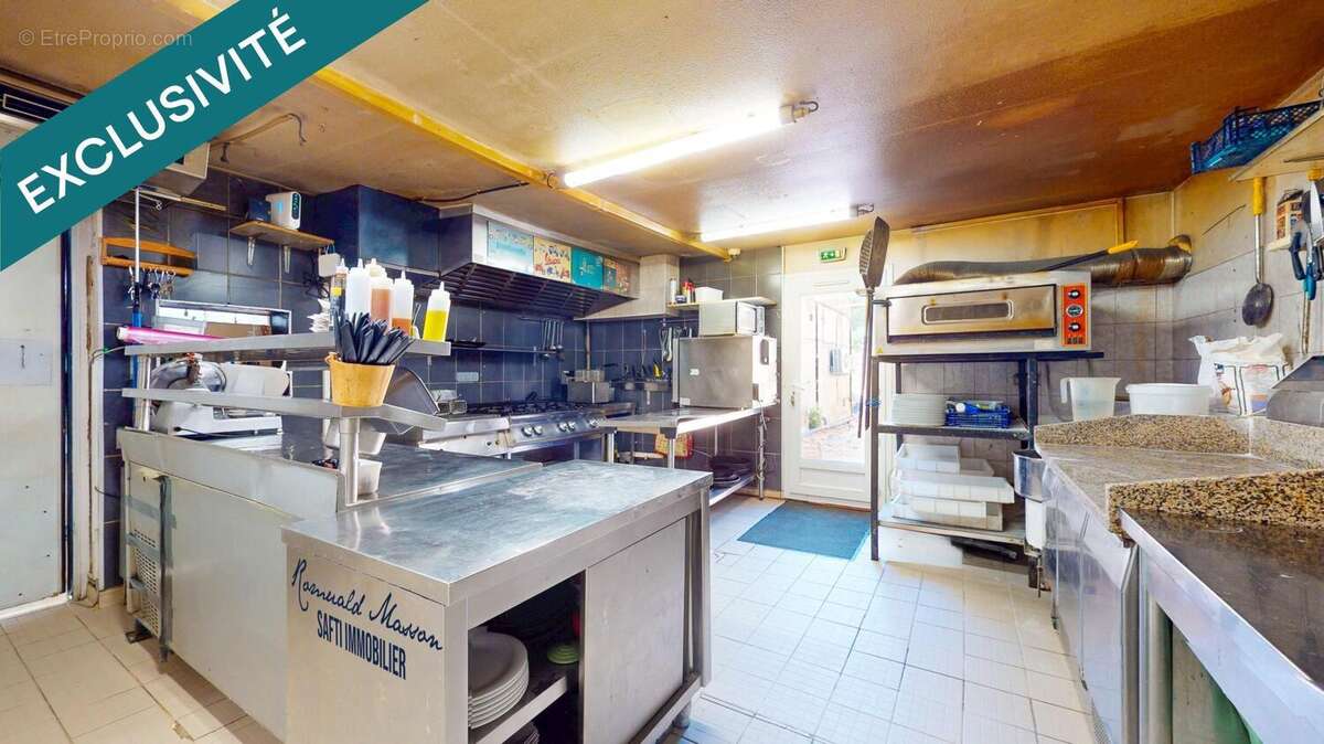 Commerce 170 m² à Meounes-Les-Montrieux  - photo 5