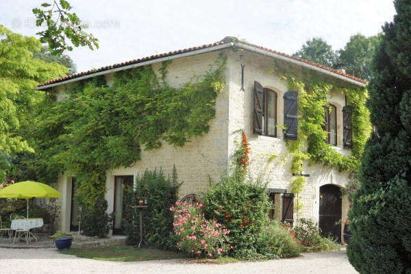 OVERVIEW - Maison à SAINT-FRAIGNE