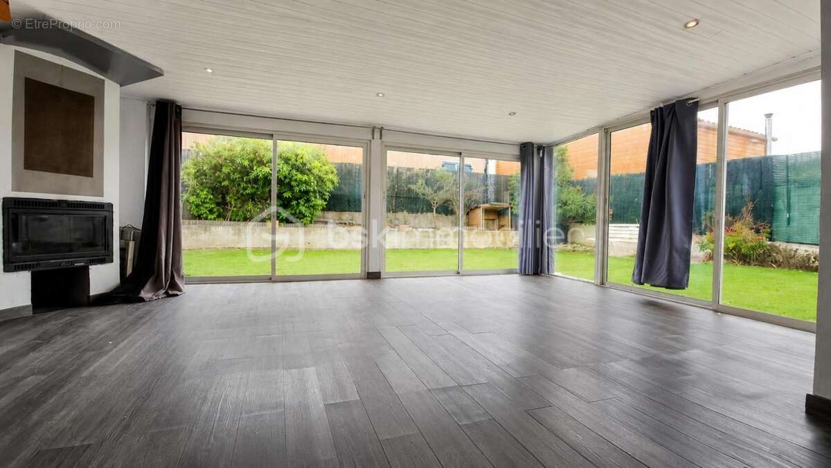 Maison T4 avec jardin – Résidence sécurisée avec piscine – Fort potentiel de rénovation – Le Castellet - photo 4