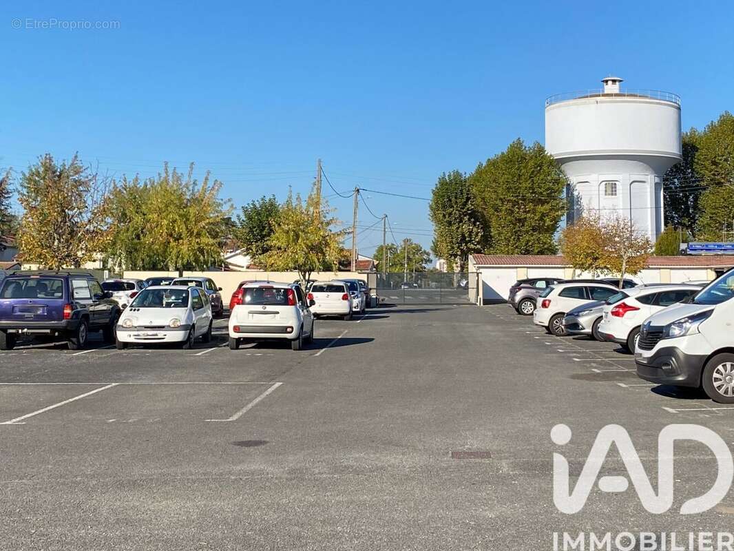 Photo 2 - Parking à MERIGNAC