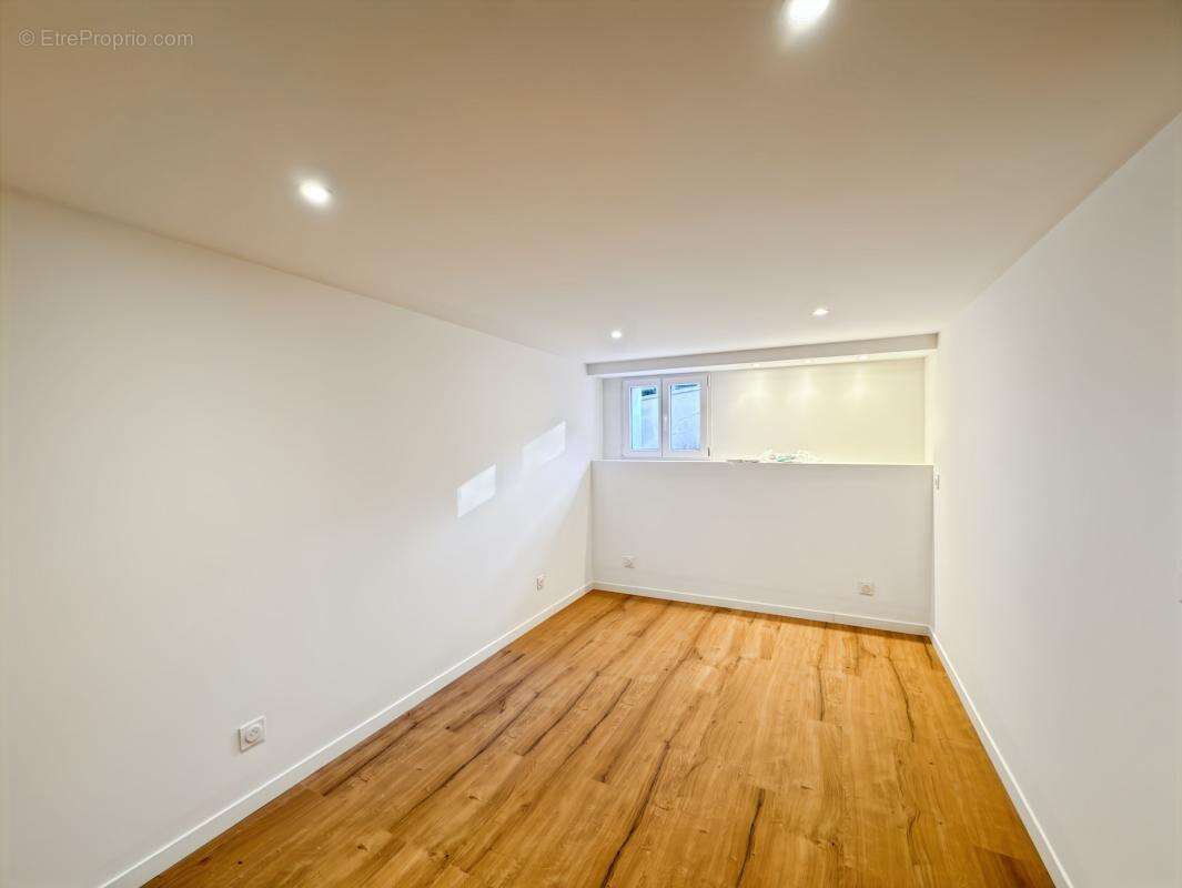 Maison à NOTRE-DAME-DE-SANILHAC