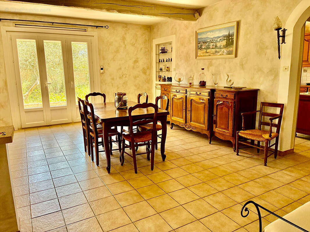 Maison à L'ISLE-SUR-LA-SORGUE