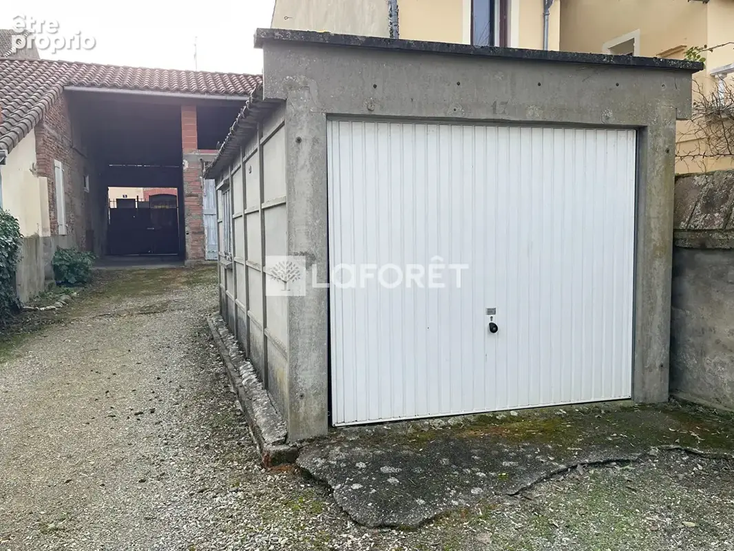 Maison avec deux appartements  et deux garages Castelsarrasin centre-ville - photo 5