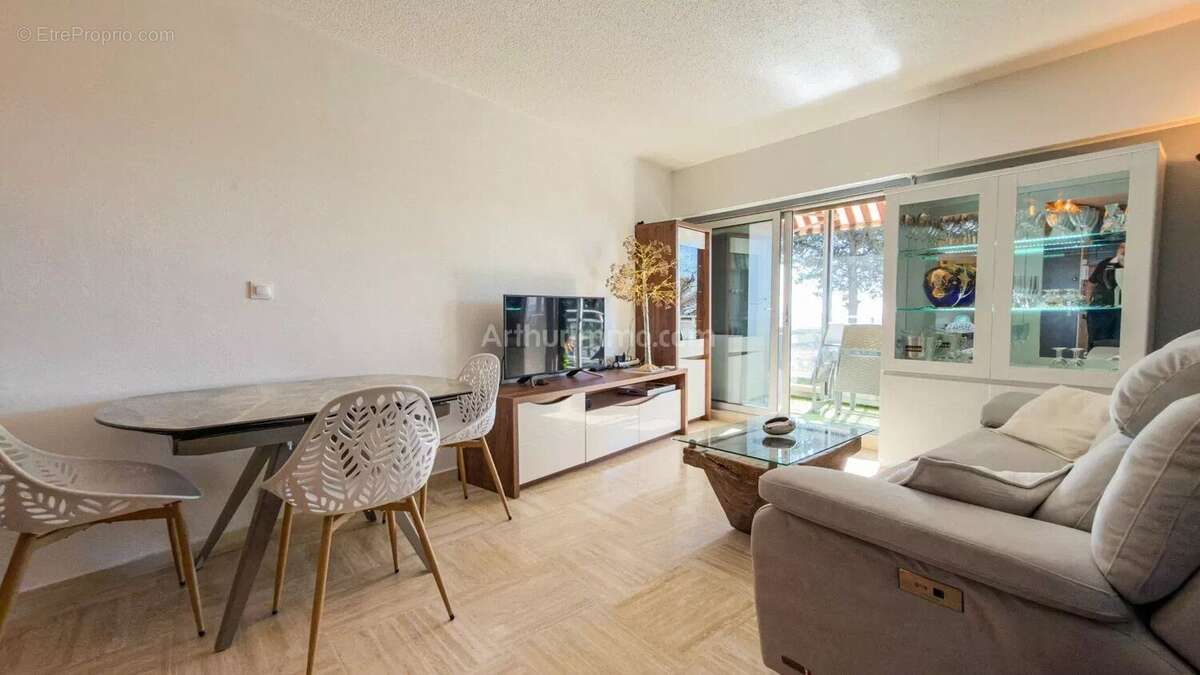 Appartement à VILLENEUVE-LOUBET