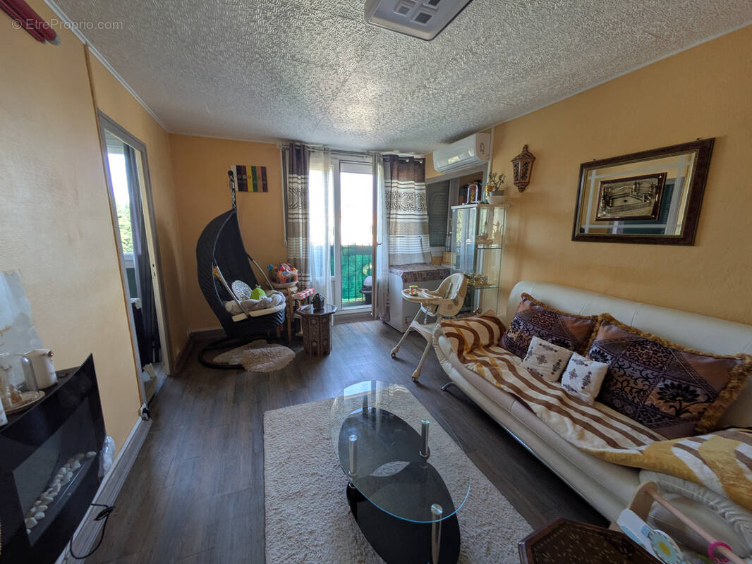 Appartement à BAGNOLS-SUR-CEZE