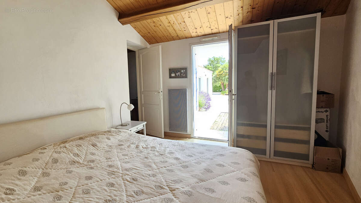 A proximité du bois des Eloux, belle maison en très bon état. - photo 16
