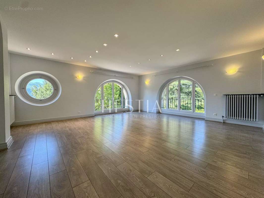 Appartement à AIX-LES-BAINS