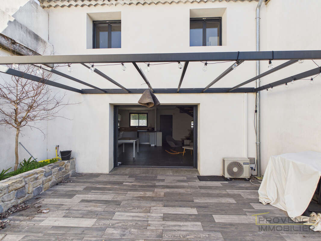 Maison à MALATAVERNE