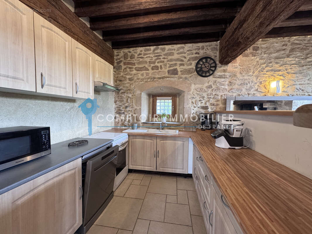 Maison de village T4 avec terrain + 160m2 à rénover - photo 3