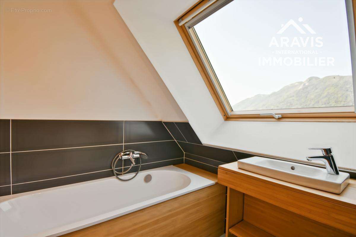 Appartement à DINGY-SAINT-CLAIR