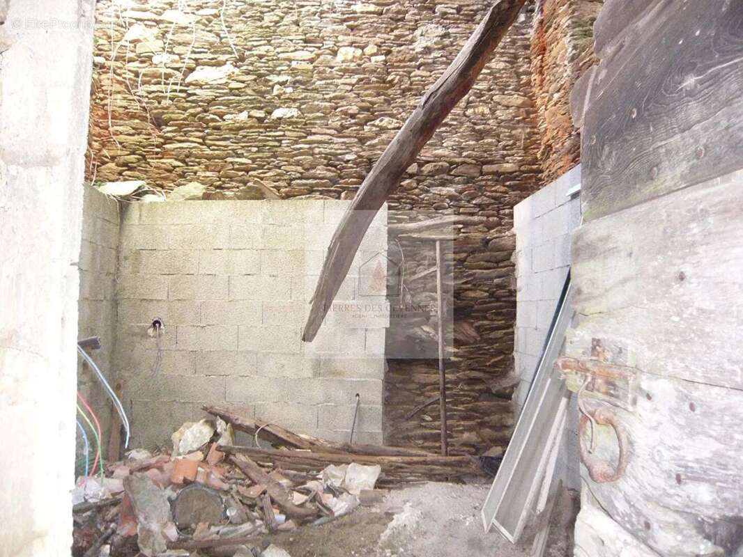 Maison à LE COLLET-DE-DEZE