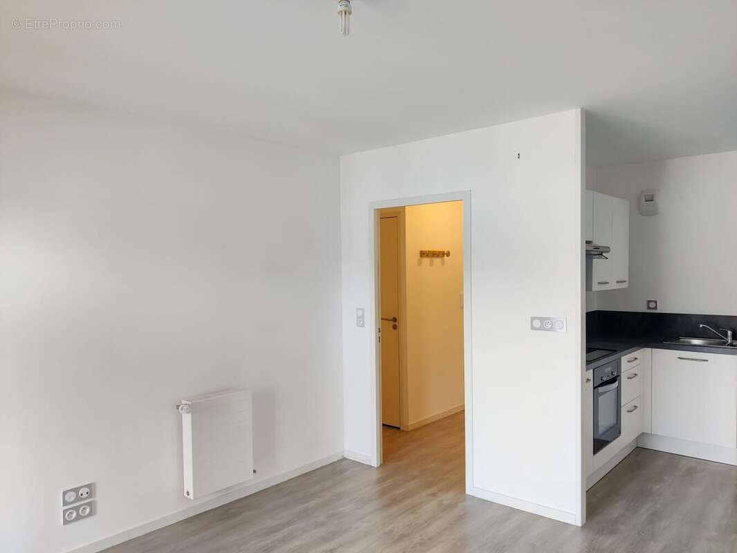 Salon - Appartement à CHARTRES-DE-BRETAGNE