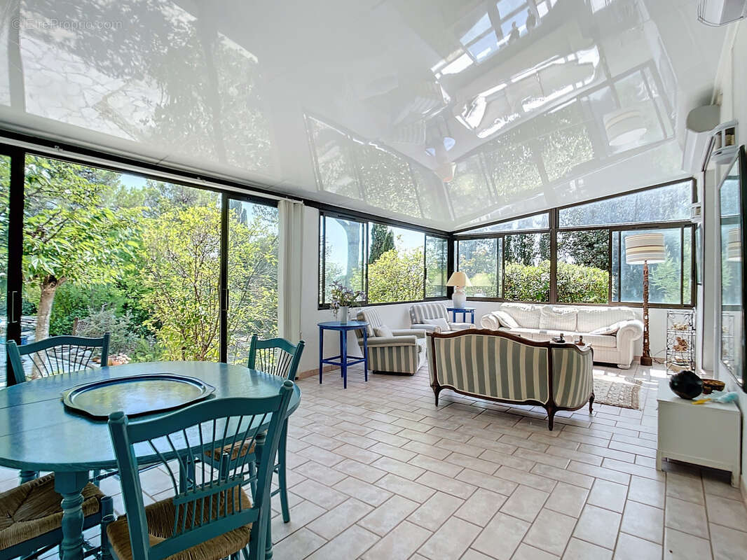 Maison à SAINT-CLEMENT-DE-RIVIERE