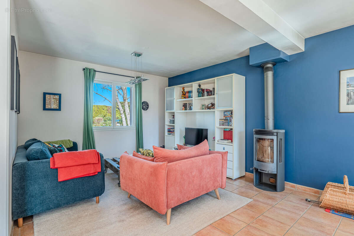 Maison à LA TOUR-DE-SALVAGNY