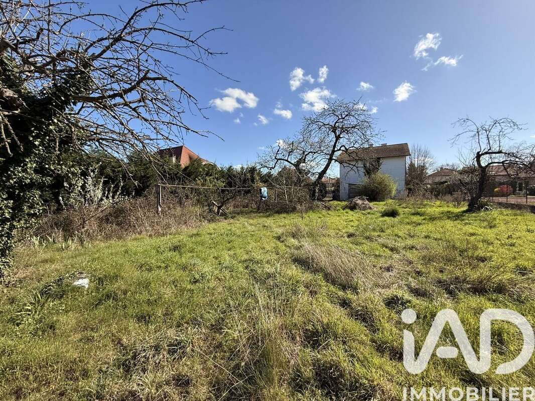 Terrain 637 m² à Riorges  - photo 4