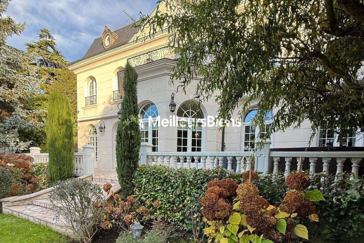 Maison à CHENNEVIERES-SUR-MARNE
