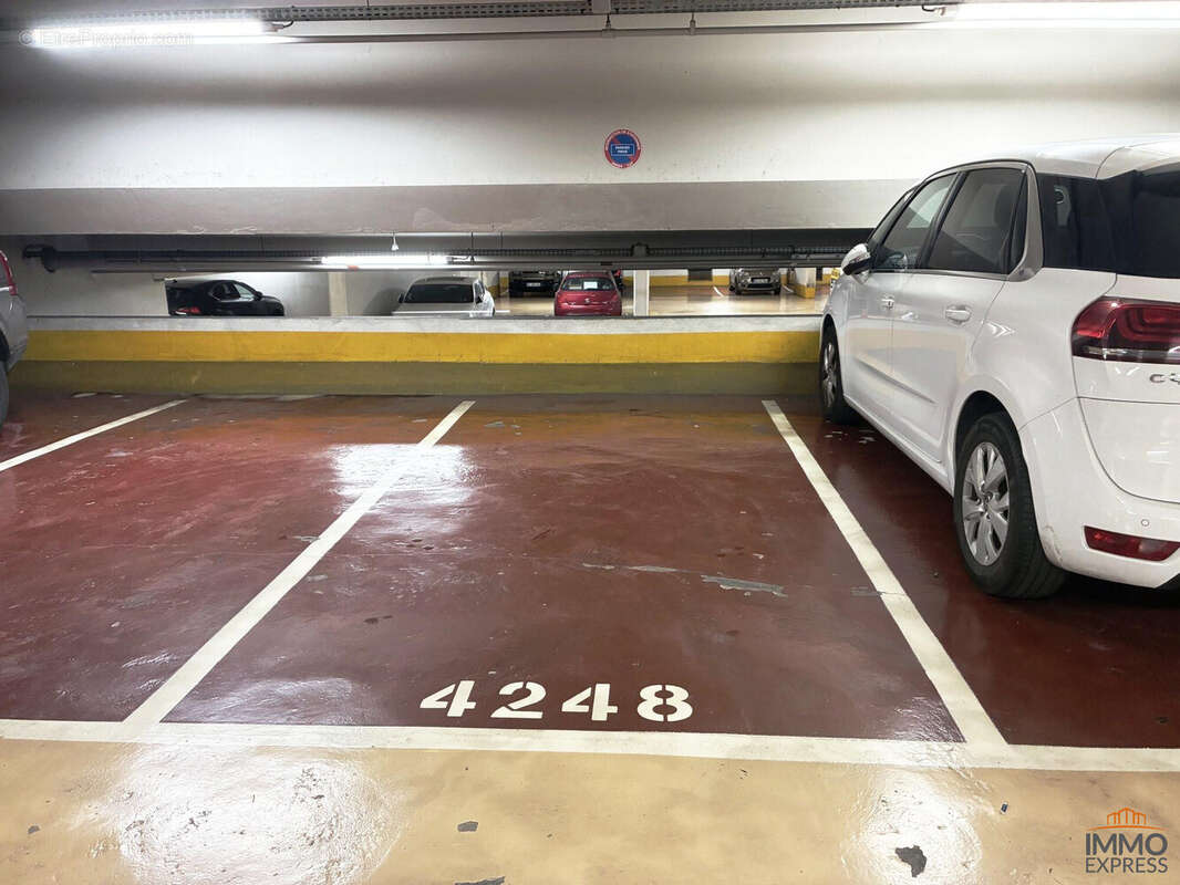 Parking à PARIS-13E