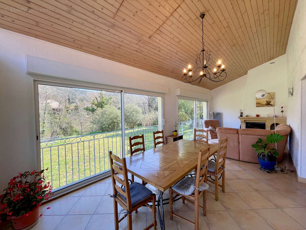 Maison à REYNES