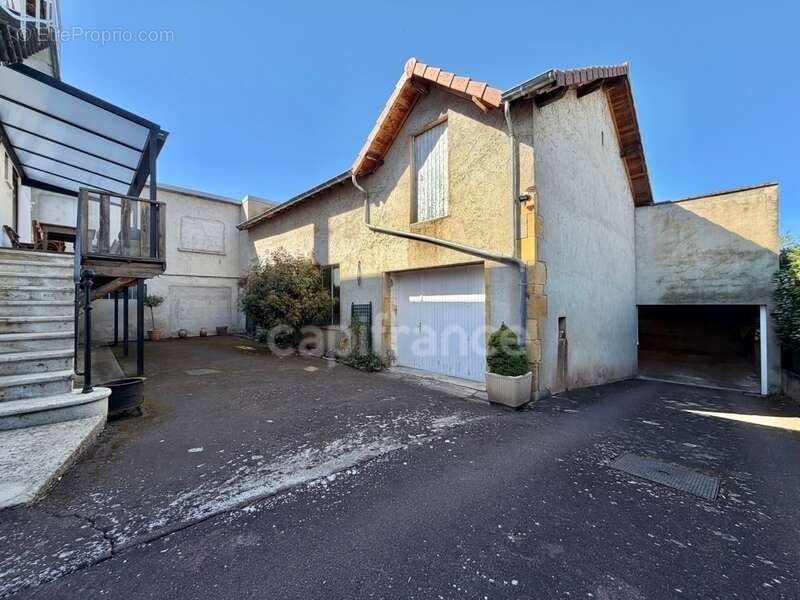 Maison à SAINT-DENIS-DE-CABANNE