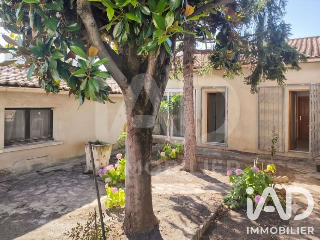 Photo 2 - Maison à NIMES