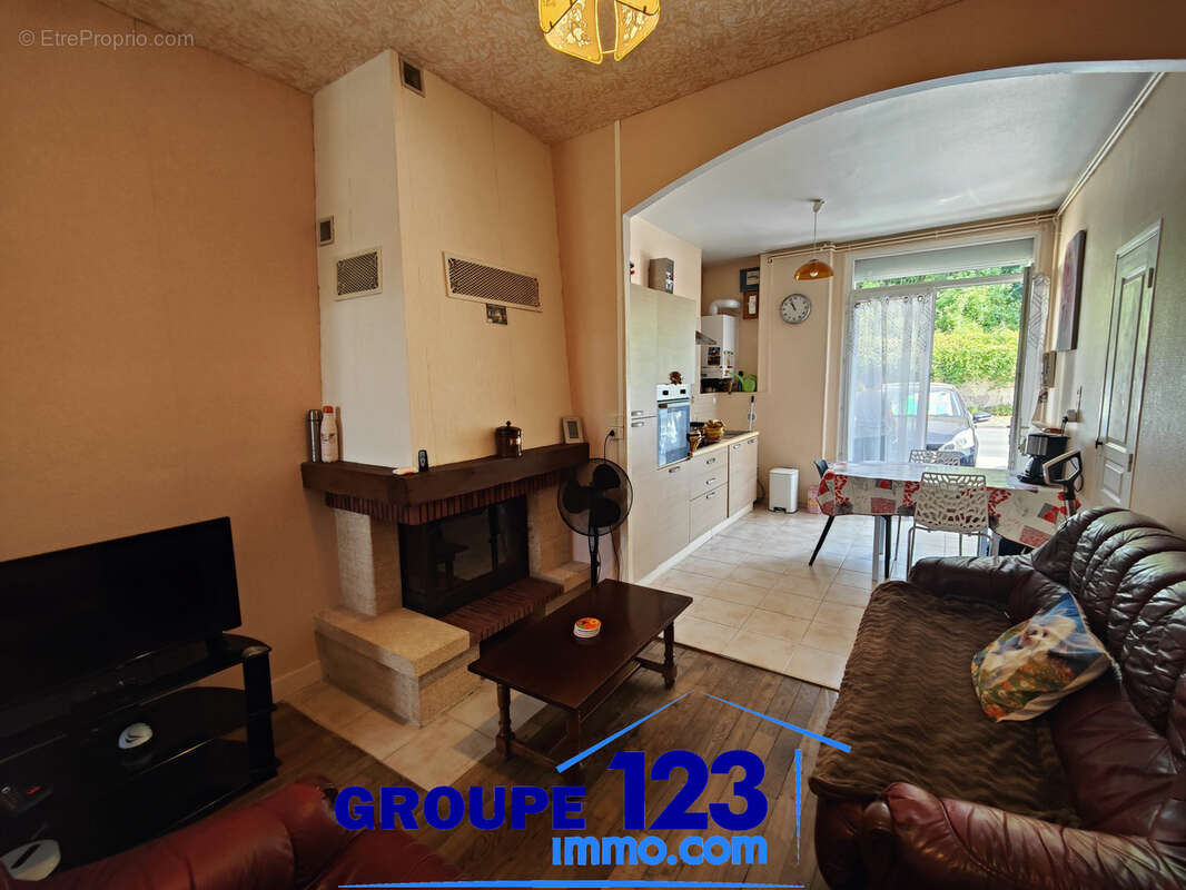 Un bien atypique avec vue sur l’Yonne et de multiples possibilités - photo 4