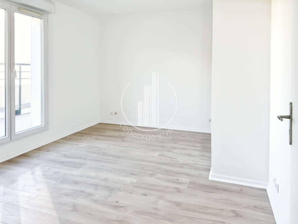 Appartement à COURBEVOIE