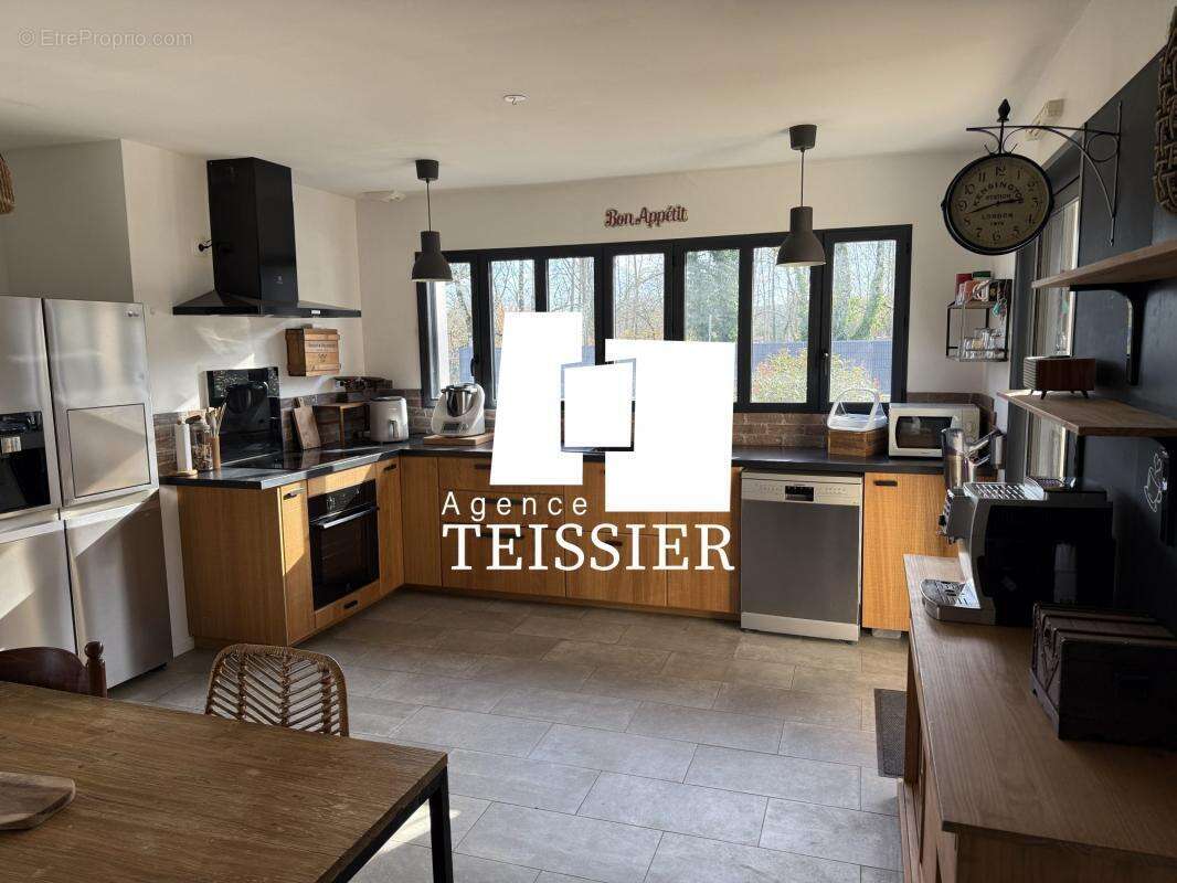 Maison à BERRIAS-ET-CASTELJAU