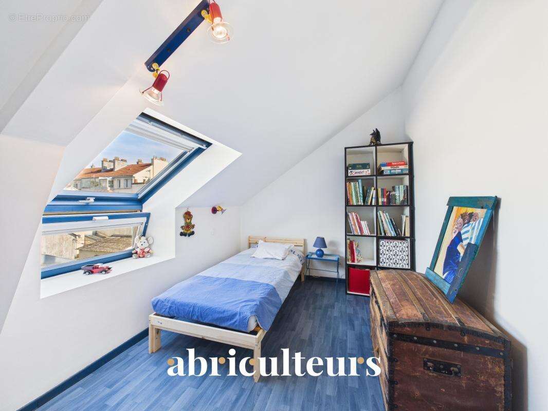 Maison familliale - 6 chambres - 179m2 - Beaux volumes - Jardin arboré  - Garage - Au coeur de Zola - photo 13