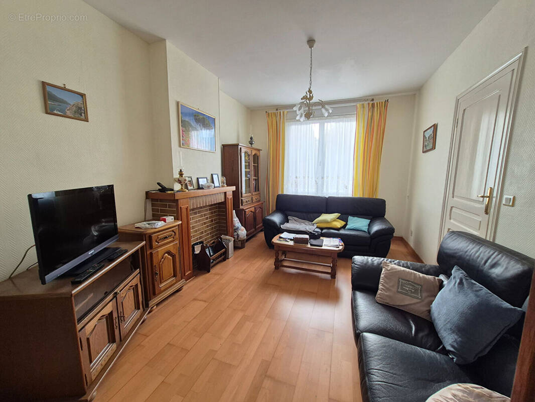 Maison à BRUAY-LA-BUISSIERE