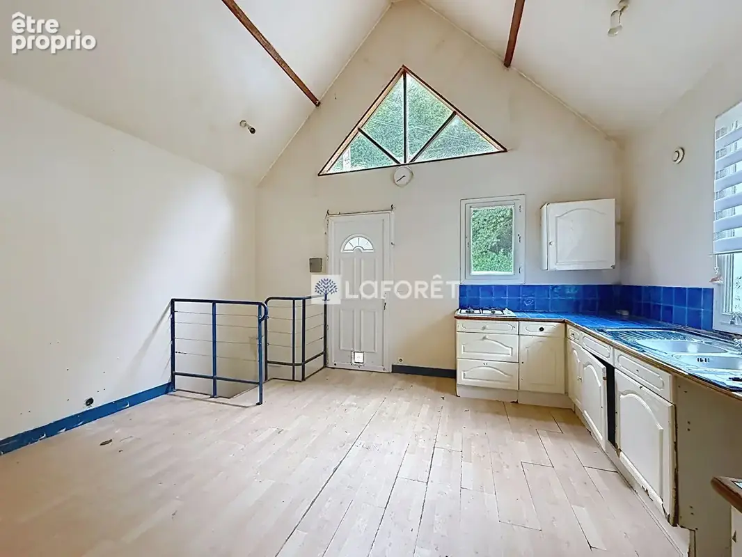 Maison de 94 m²  avec garage triple à Yport . Beau potentiel! - photo 4