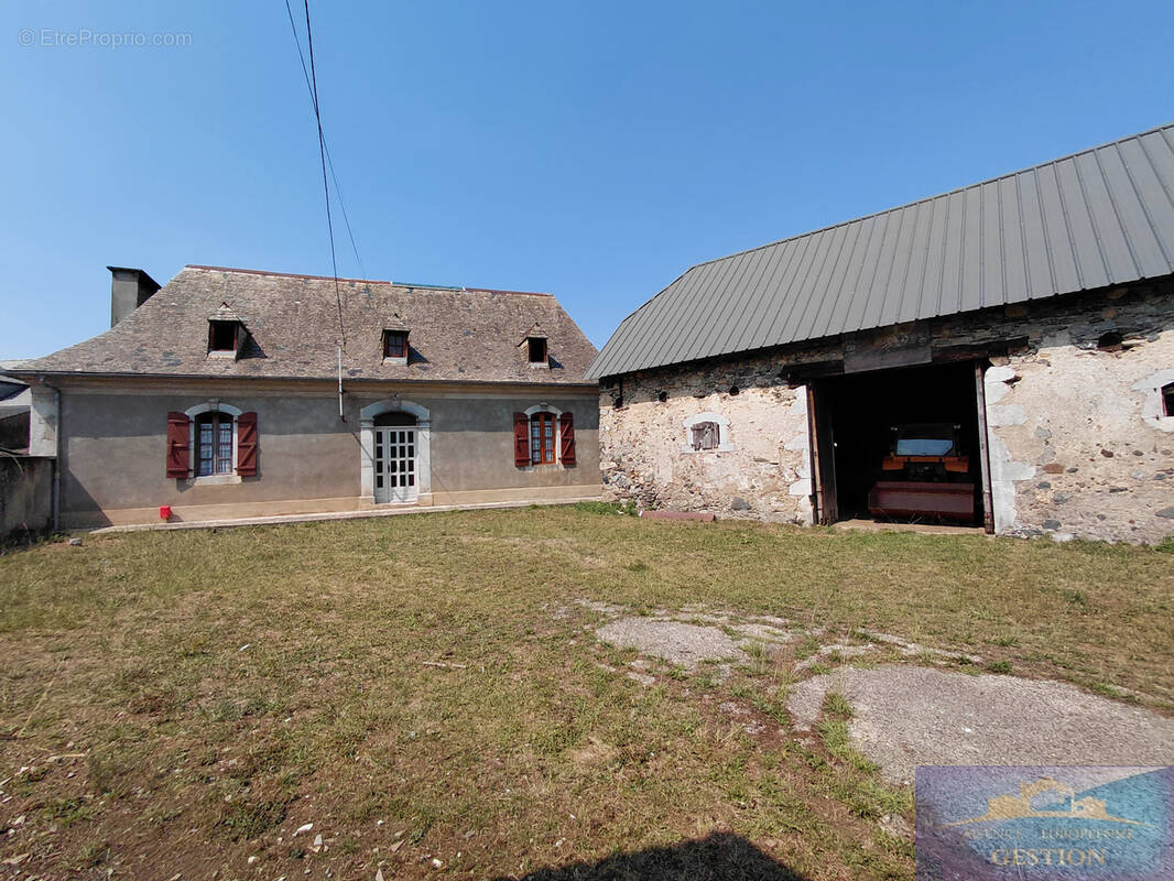 Maison à POUEYFERRE