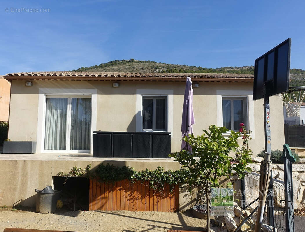 Maison à SAINT-VALLIER-DE-THIEY