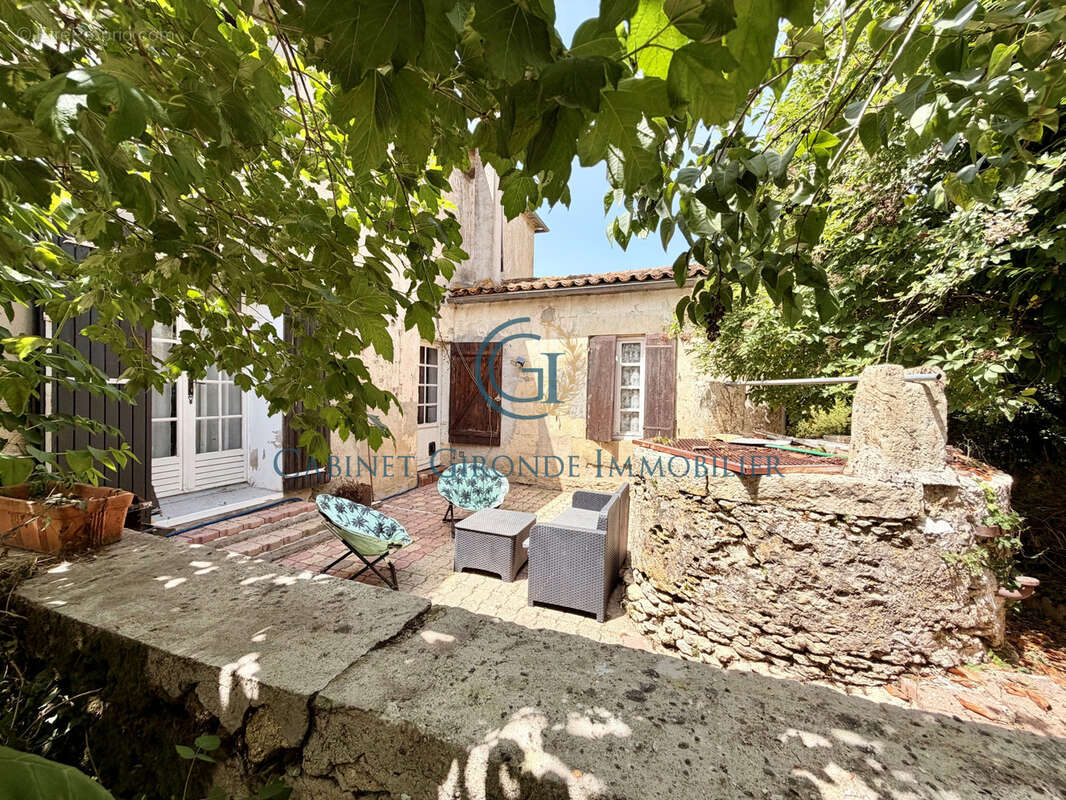 Maison à SAINT-PIERRE-DE-MONS