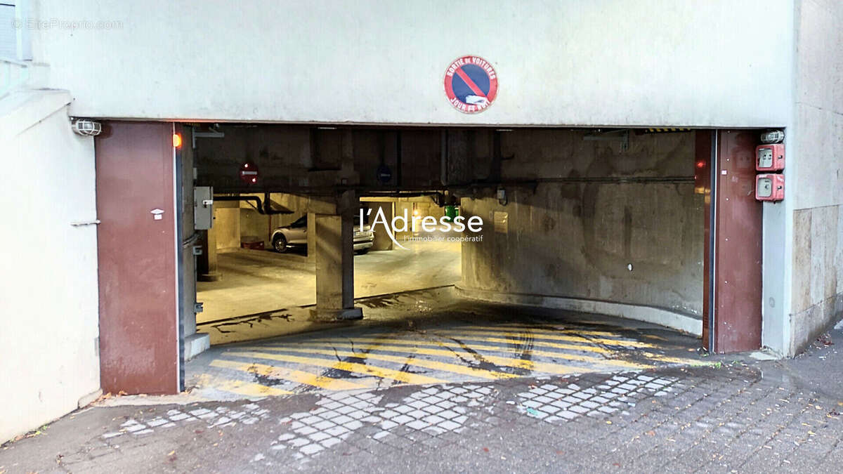 Parking à PARIS-15E