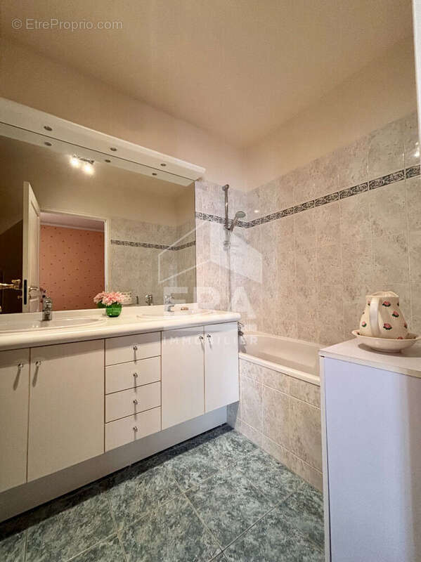 Appartement à LEVALLOIS-PERRET