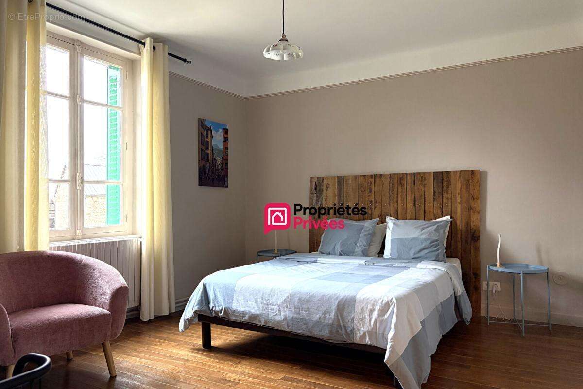 Maison T6 avec dépendances à vendre Saint Priest Des Champs  de 200 m2 - photo 9
