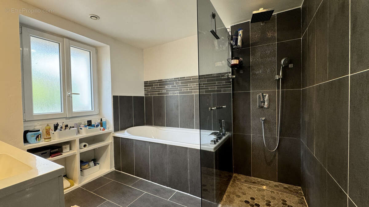 Maison à SAINT-PIERRE-DU-PERRAY