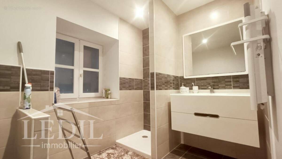 Maison rénovée avec cour en centre ville - photo 5
