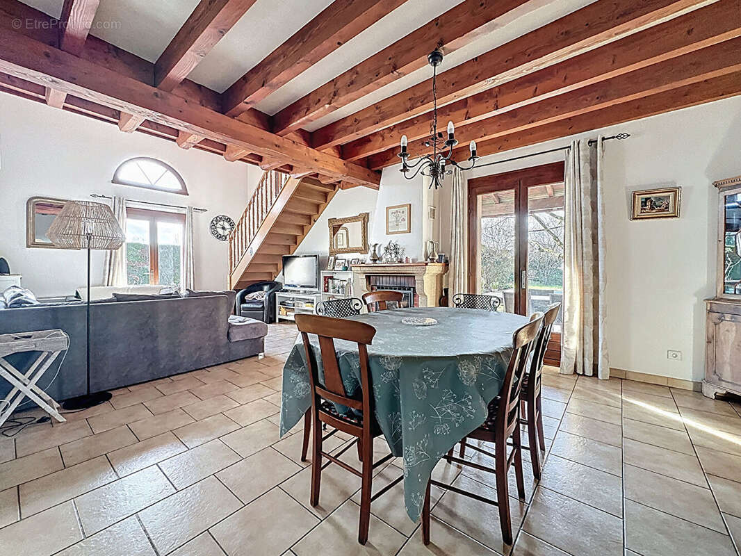 Maison à MONTBARTIER