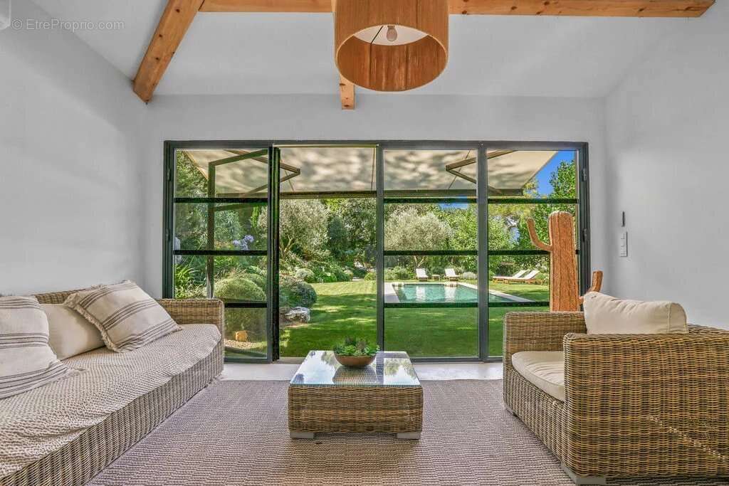 Le Cannet - Quartier résidentiel - Elégante villa de plain-pied avec jardin luxuriant , piscine. Calme absolu - photo 34
