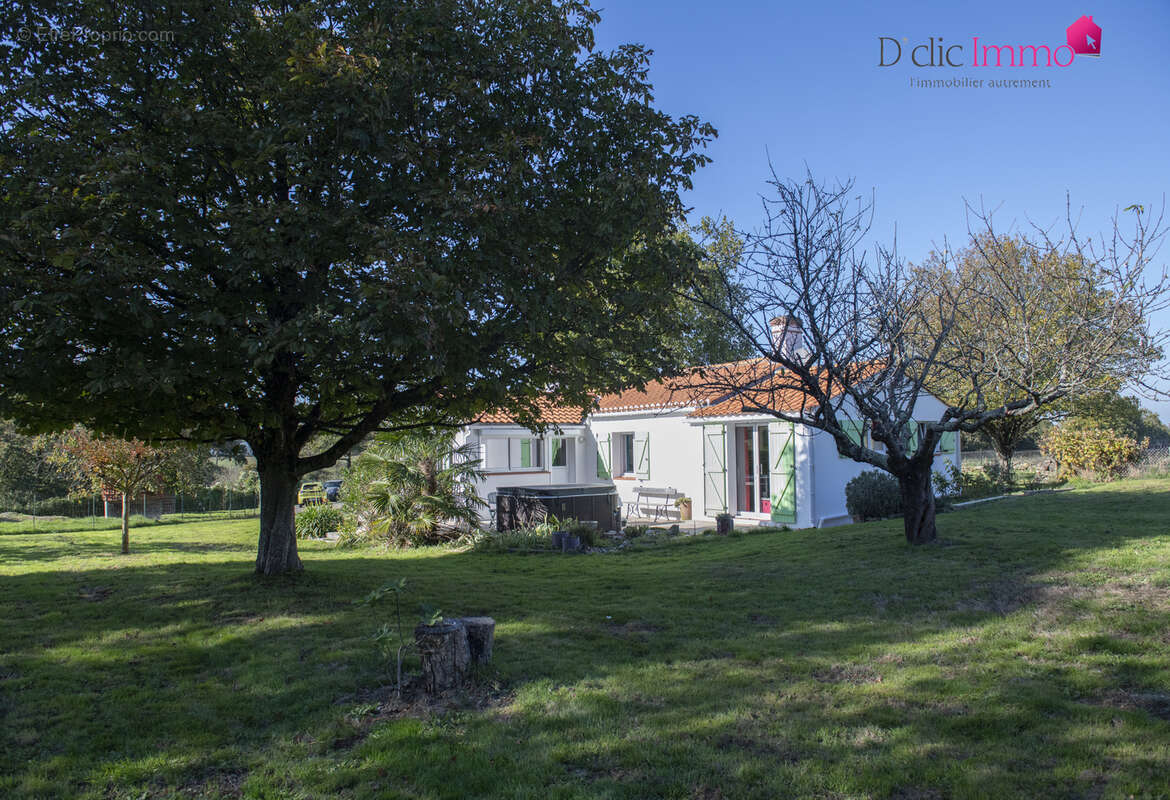 Maison à SAINT-MAIXENT-SUR-VIE