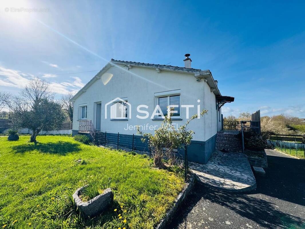 Photo 1 - Maison à LA CHAPELLE-SAINT-LAURENT