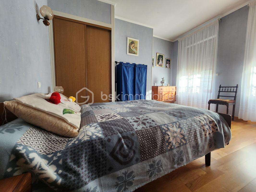 Maison à VILLENEUVE-LA-GUYARD