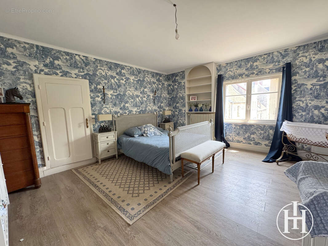 Maison à BRUERE-ALLICHAMPS