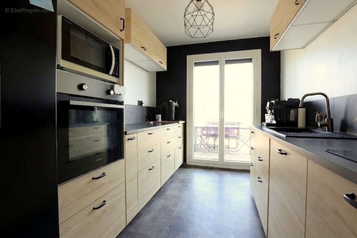 Maison à vendre 6 pièces avec garage en sous sol et jardin plat SAINT MARTIN SUR LE PRE (51) - photo 6