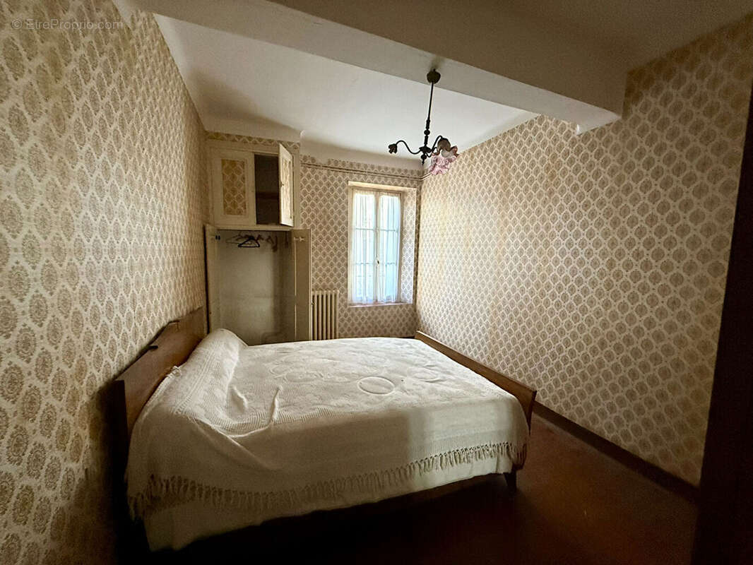 Grande maison de village type 8 à rénover avec garage, patio et volumes généreux à Trèbes - photo 10